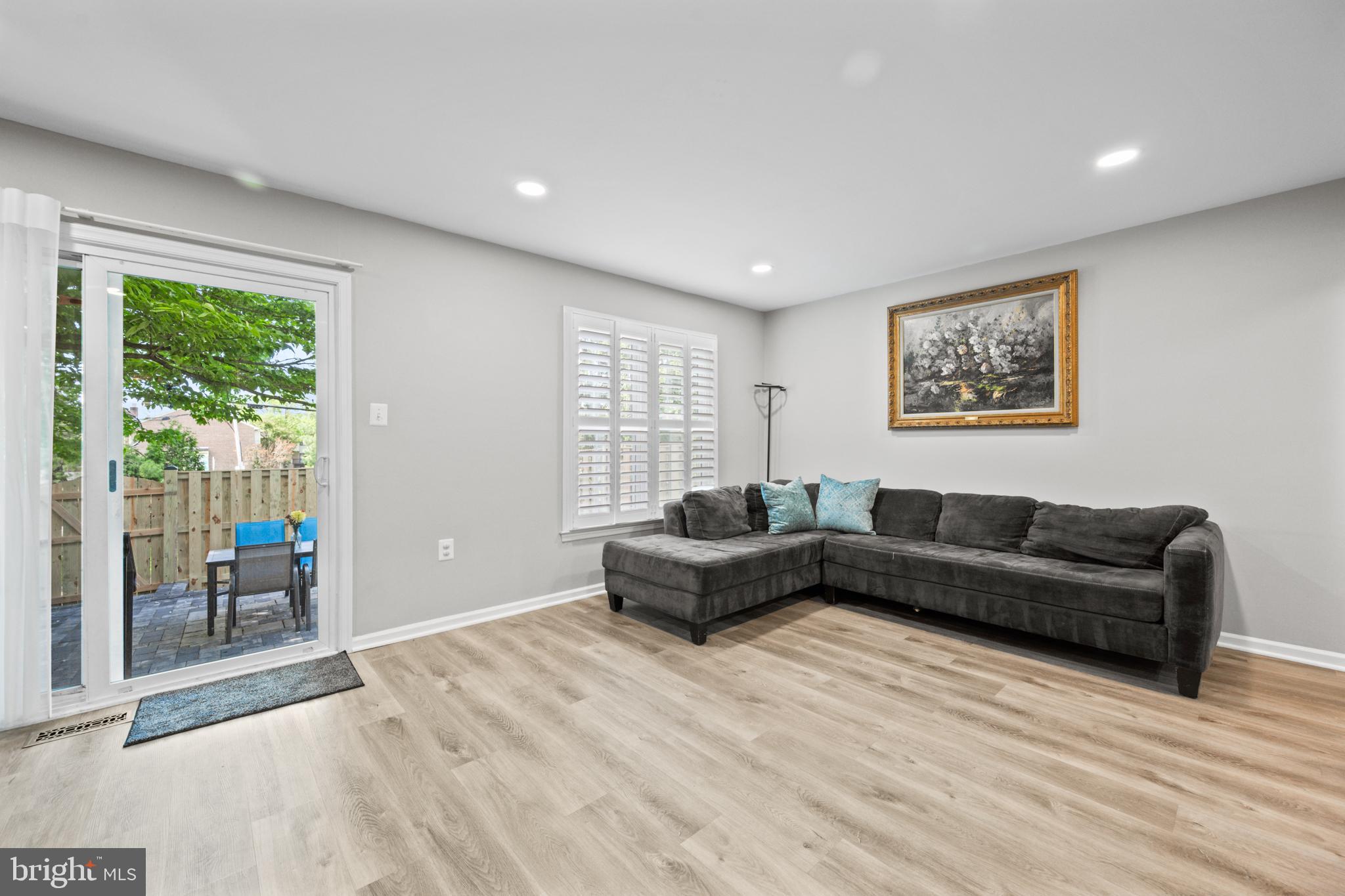 PINECREST - Residential