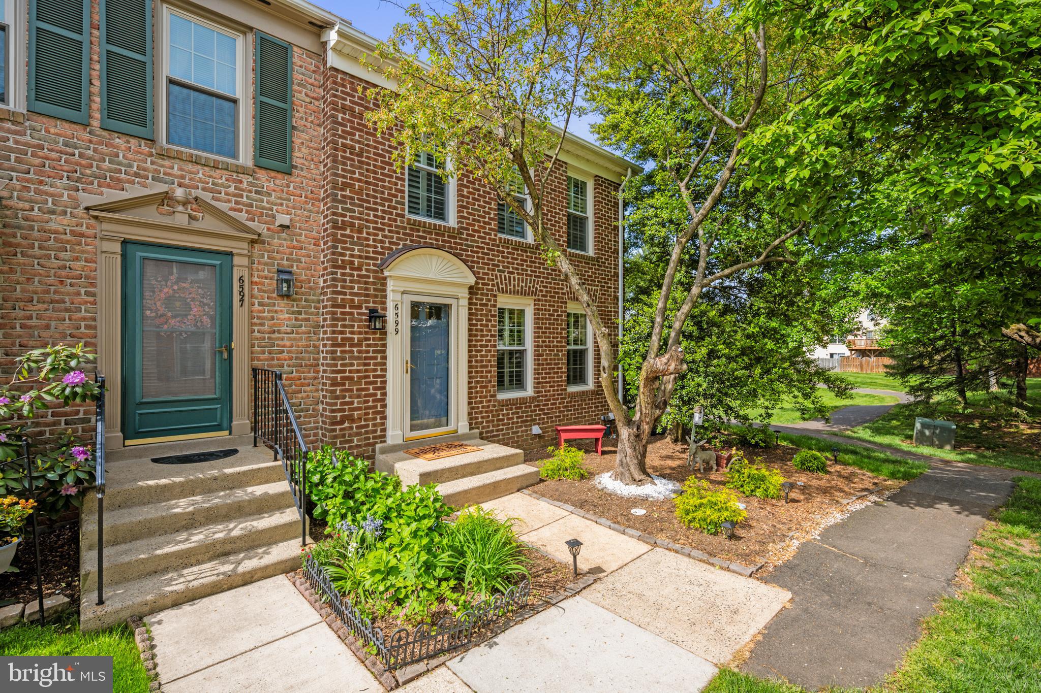 PINECREST - Residential