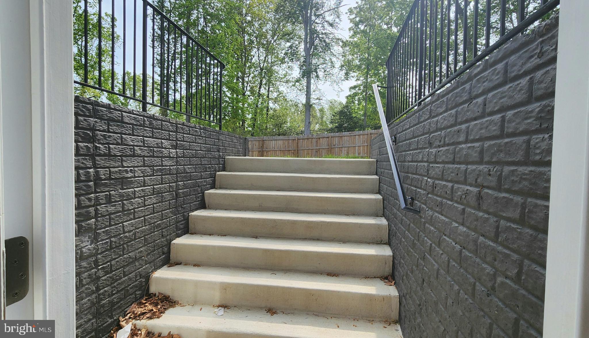 WOODBERRY MANOR - Residential Lease