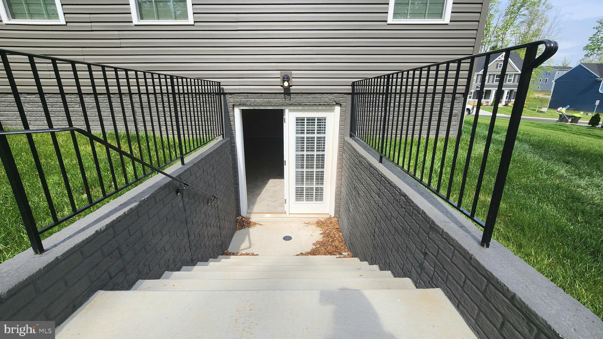 WOODBERRY MANOR - Residential Lease