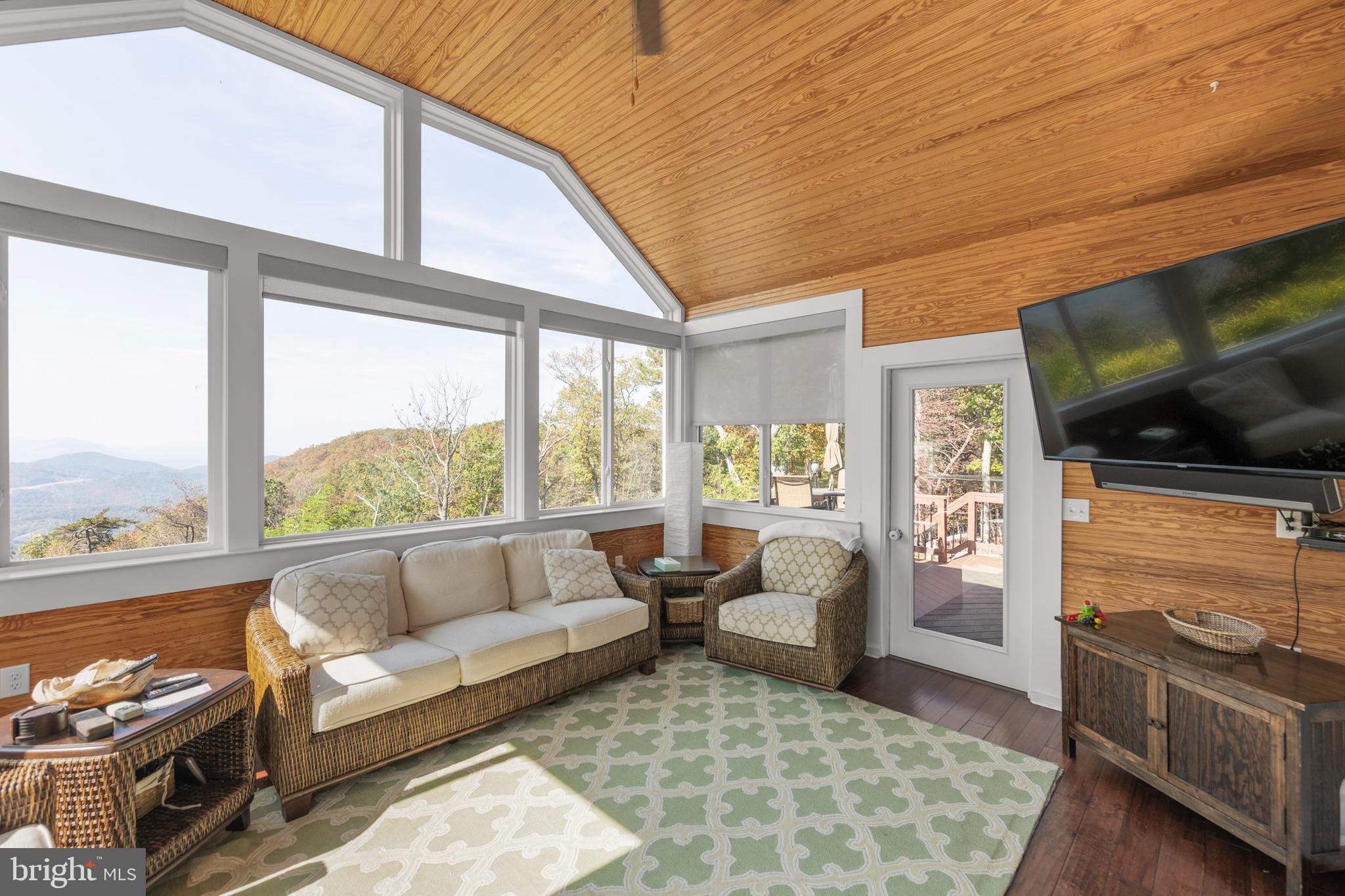 TOP OF THE MOUNTAIN - Residential