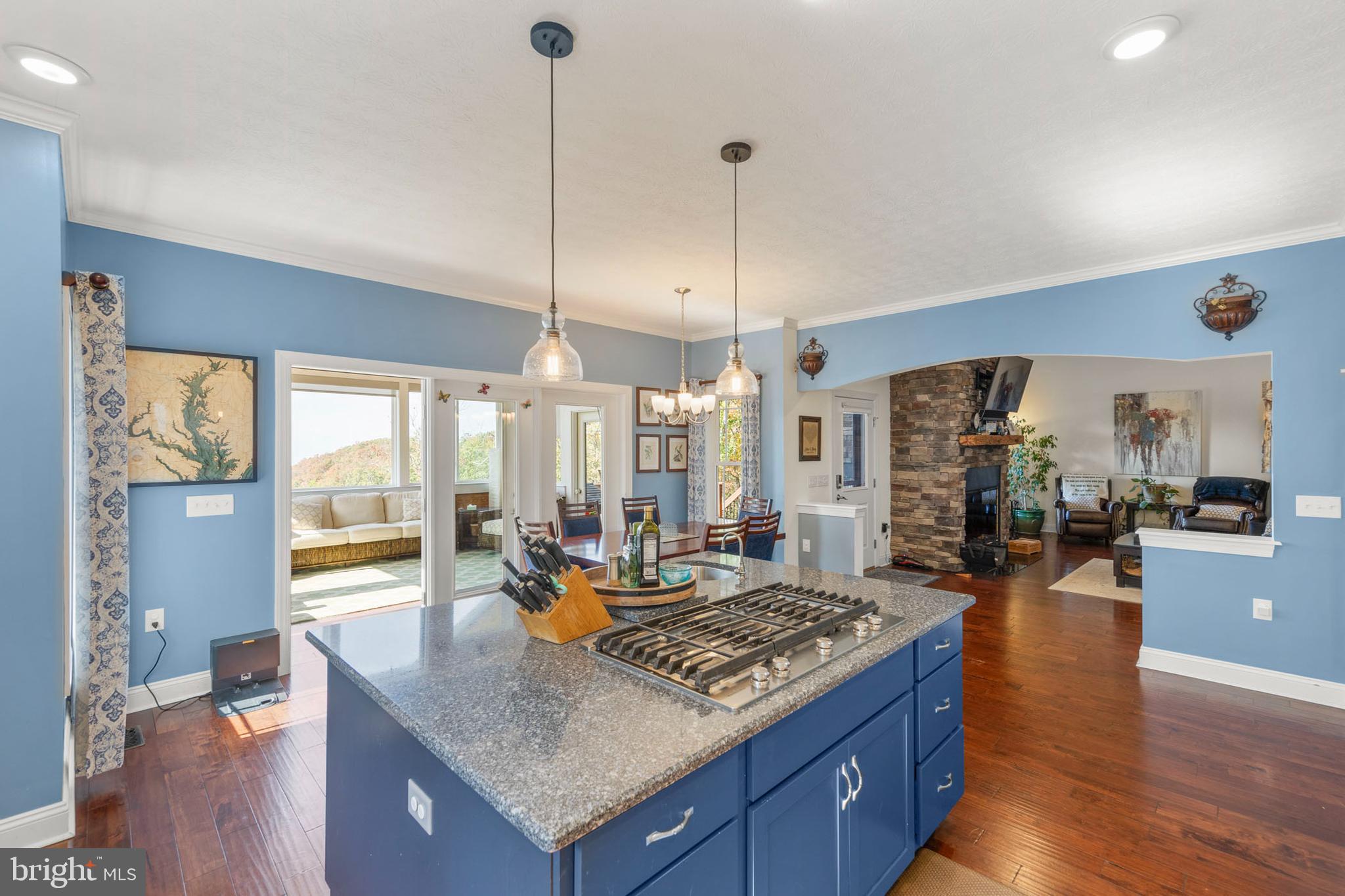 TOP OF THE MOUNTAIN - Residential