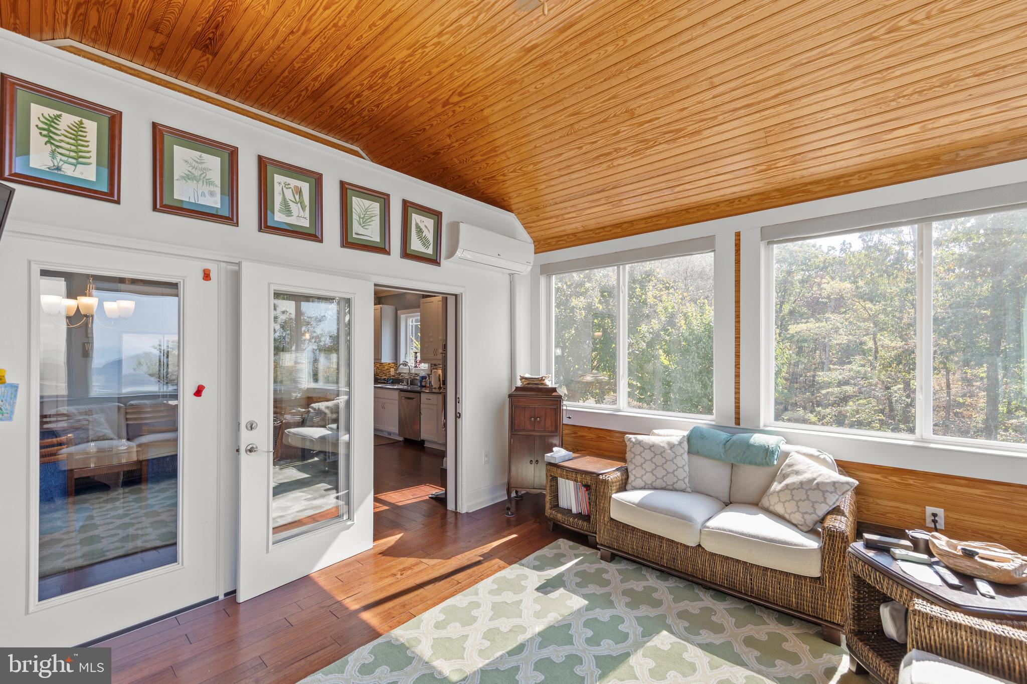 TOP OF THE MOUNTAIN - Residential