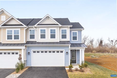 Townhouse For Sale - 147 Sunbird Ln Ln<br/> WAYNESBORO, VA 22980