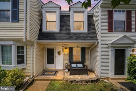 Photo of 14 Gannon Way, STERLING, VA 20165 (MLS # VALO2129176)