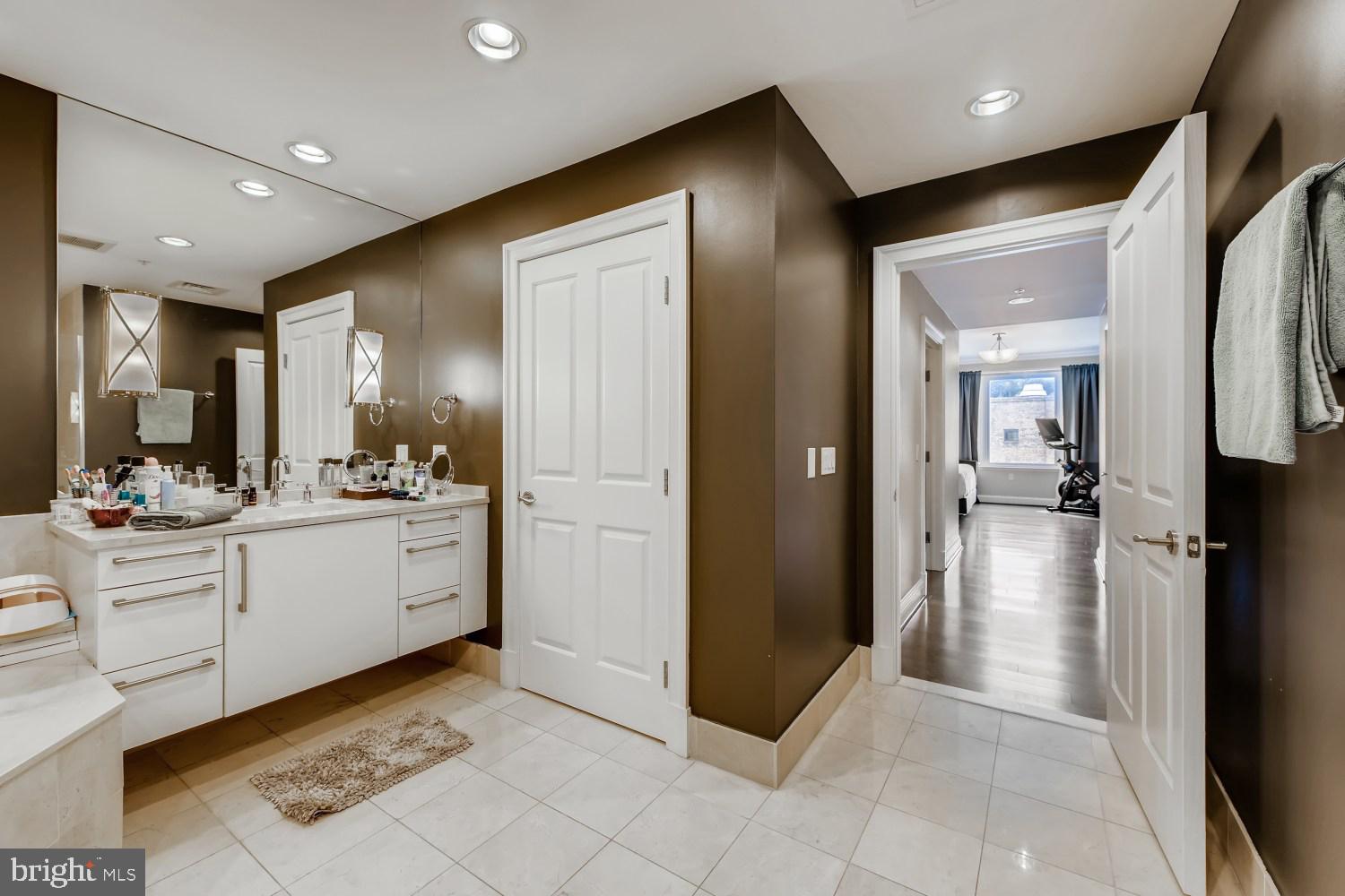 THE RITZ-CARLTON RESIDENCES - Residential
