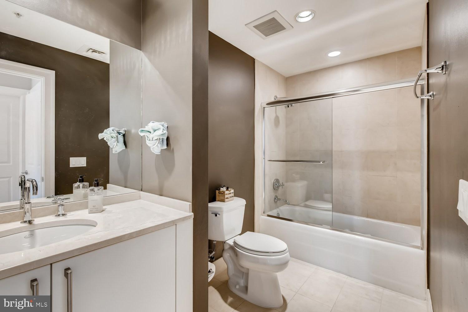 THE RITZ-CARLTON RESIDENCES - Residential