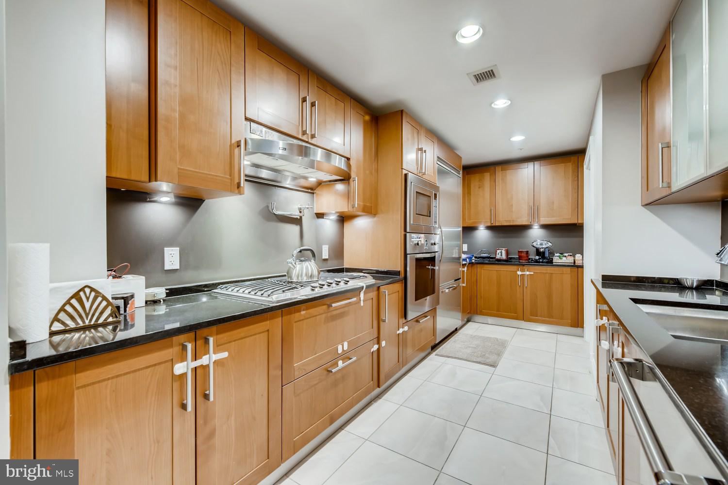 THE RITZ-CARLTON RESIDENCES - Residential