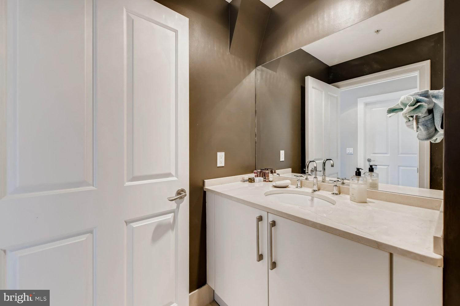 THE RITZ-CARLTON RESIDENCES - Residential