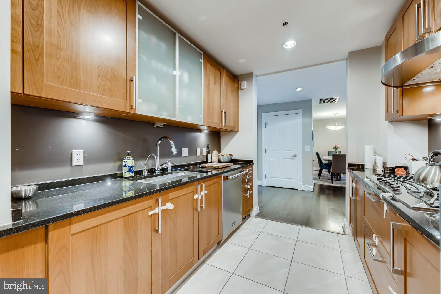 THE RITZ-CARLTON RESIDENCES - Residential