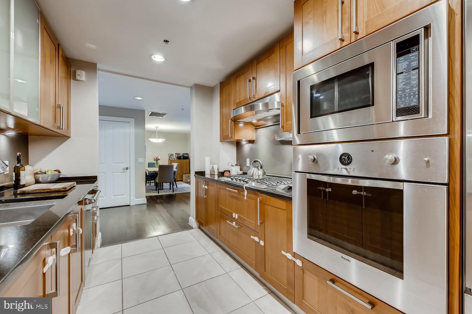 THE RITZ-CARLTON RESIDENCES - Residential