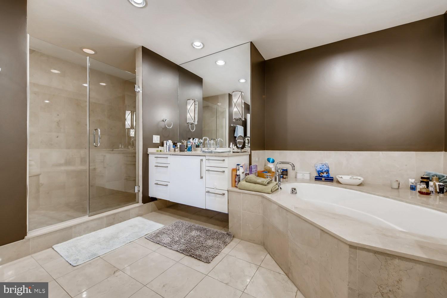 THE RITZ-CARLTON RESIDENCES - Residential