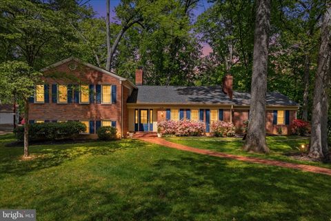 Photo of 2400 Beekay Court, VIENNA, VA 22181 (MLS # VAFX2305328)