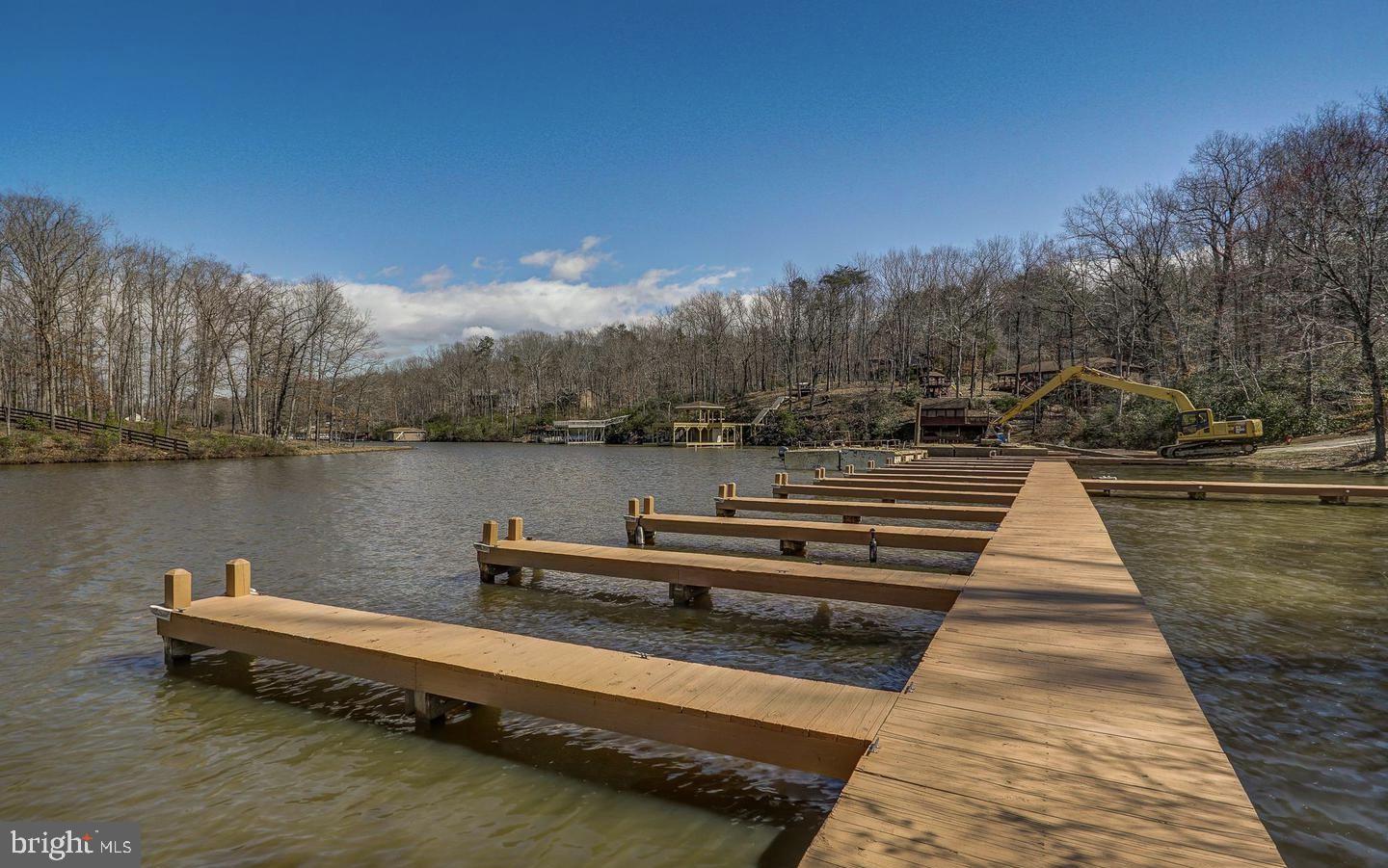 PINE HARBOUR - Residential