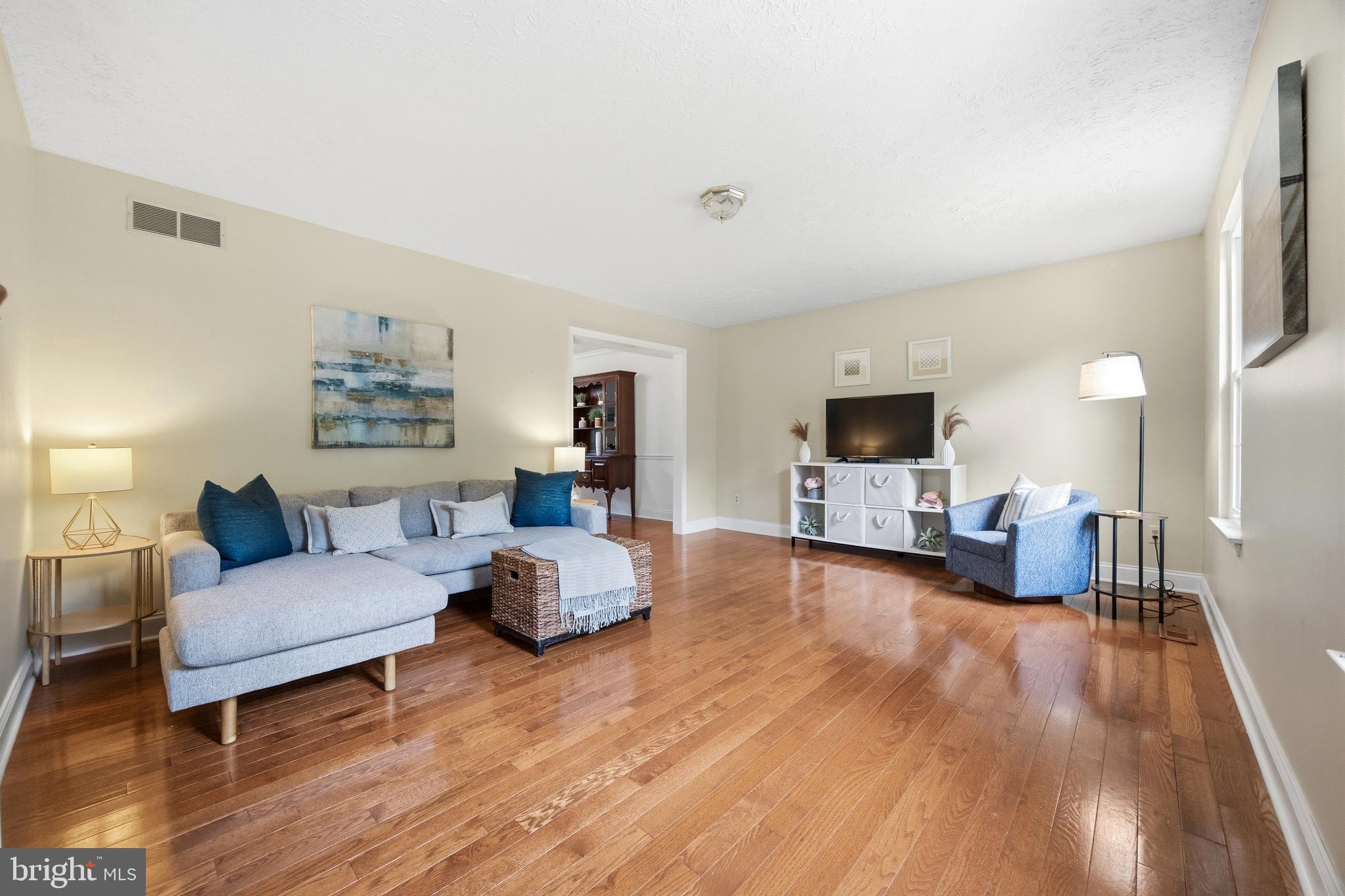 1528 PALM COURT