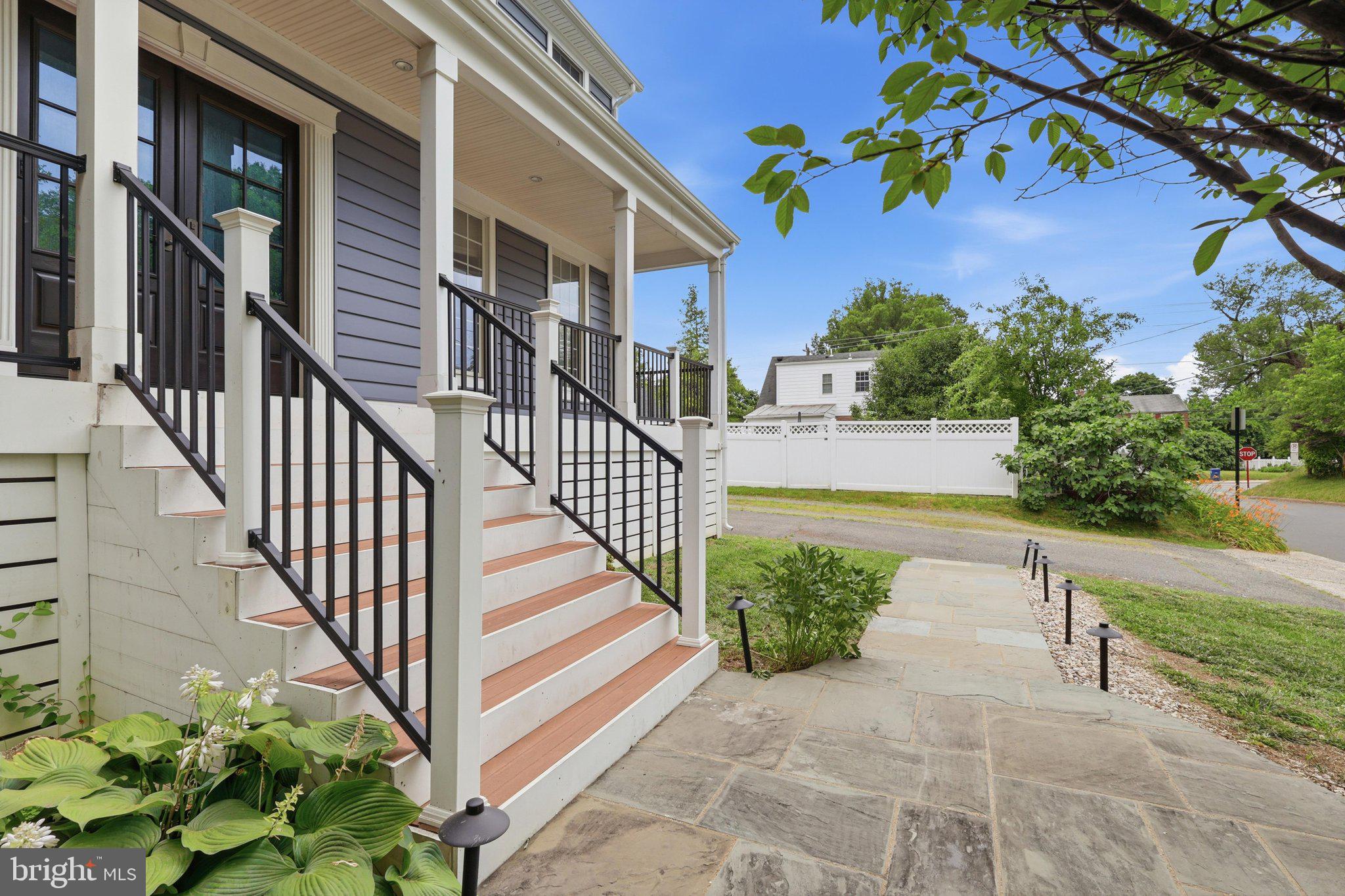 809 N BUCHANAN STREET