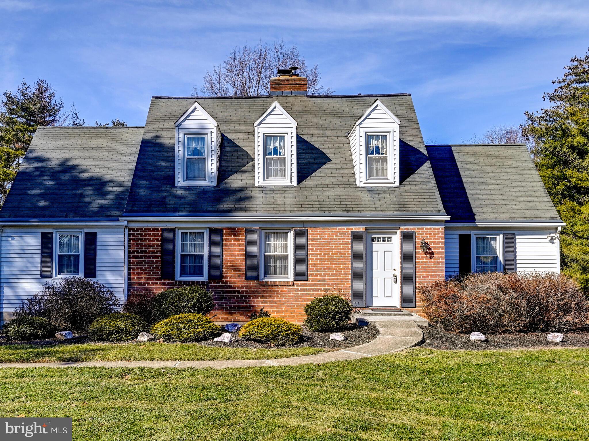 FALLS ESTATES - Residential