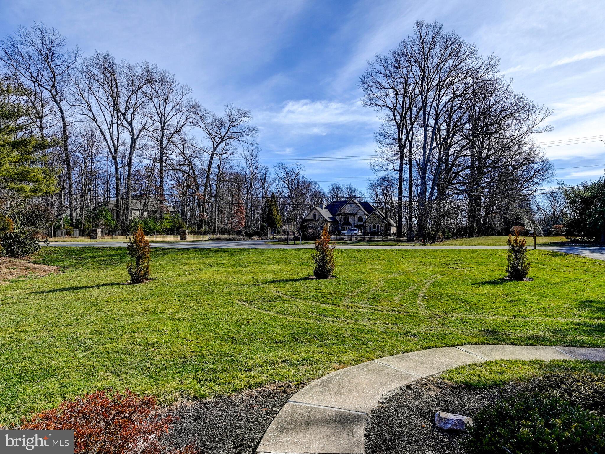 FALLS ESTATES - Residential