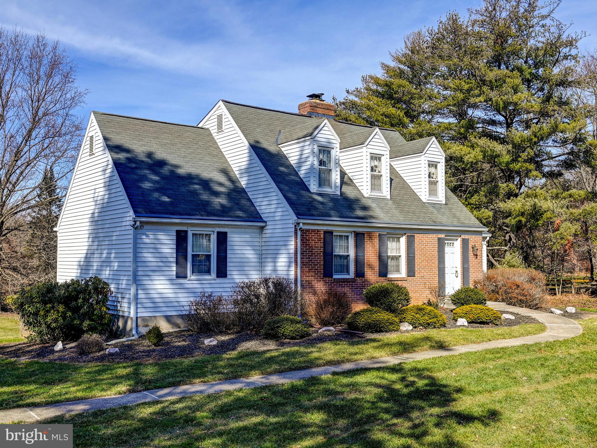 FALLS ESTATES - Residential