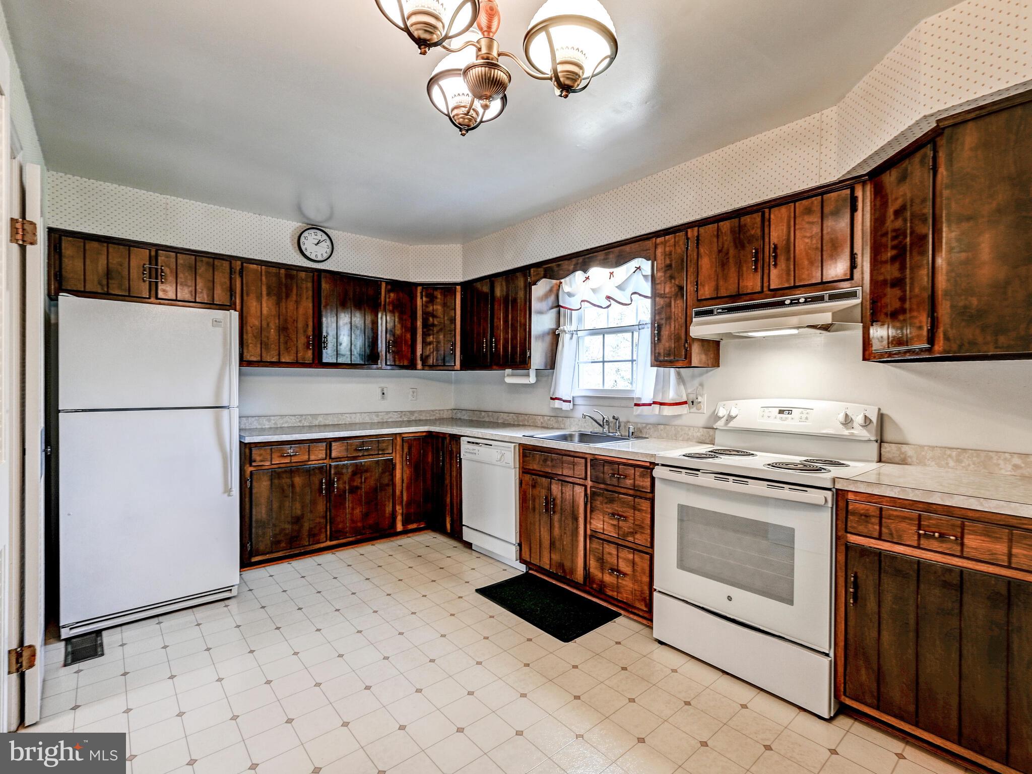 FALLS ESTATES - Residential