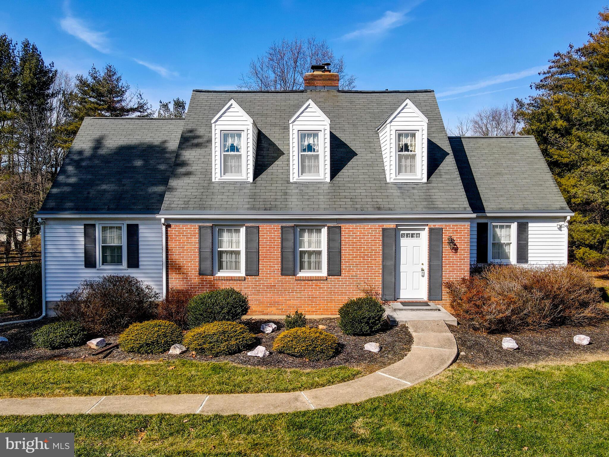 FALLS ESTATES - Residential