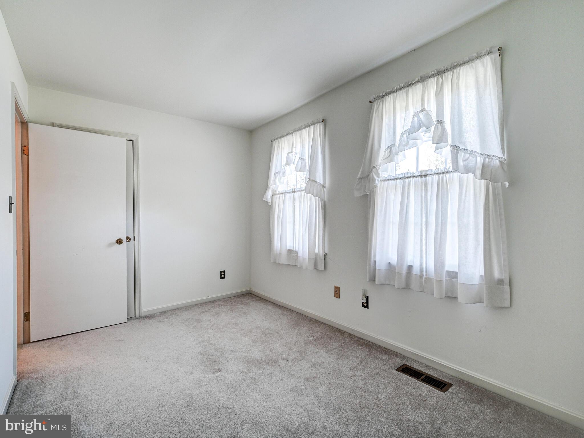 FALLS ESTATES - Residential