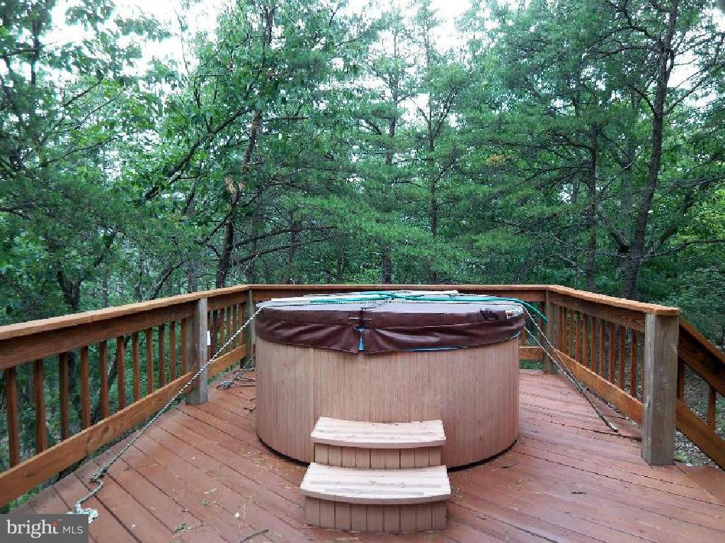 LAKE FERNDALE - Residential