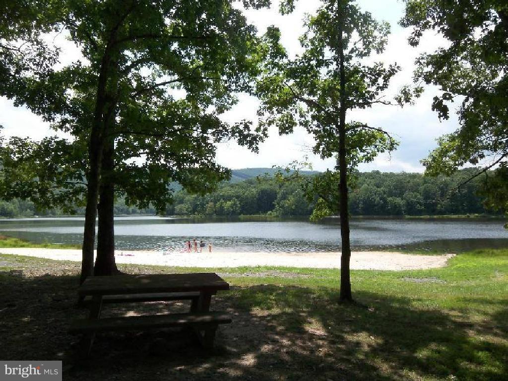 LAKE FERNDALE - Residential