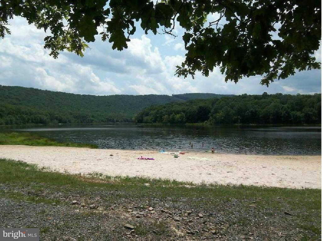 LAKE FERNDALE - Residential