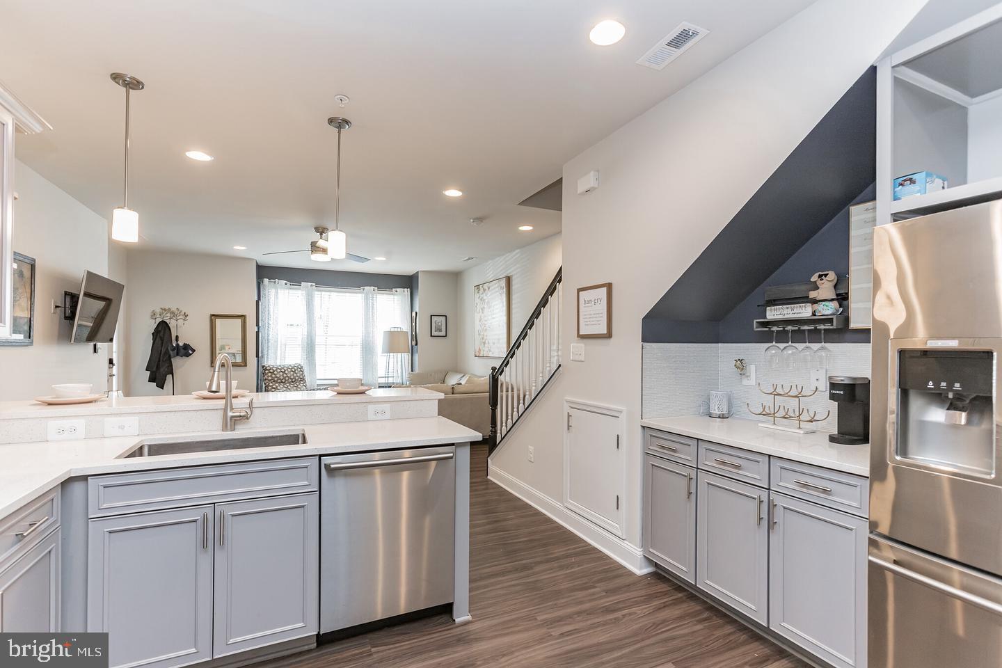 OXFORD SQUARE - Residential Lease