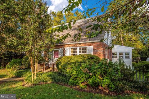 Photo of 10105 WILDWOOD RD, KENSINGTON, MD 20895 (MLS # MDMC2107598)