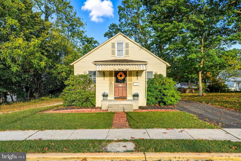 Photo of 108 Schubert Avenue, RUNNEMEDE, NJ 08078 (MLS # NJCD2102962)