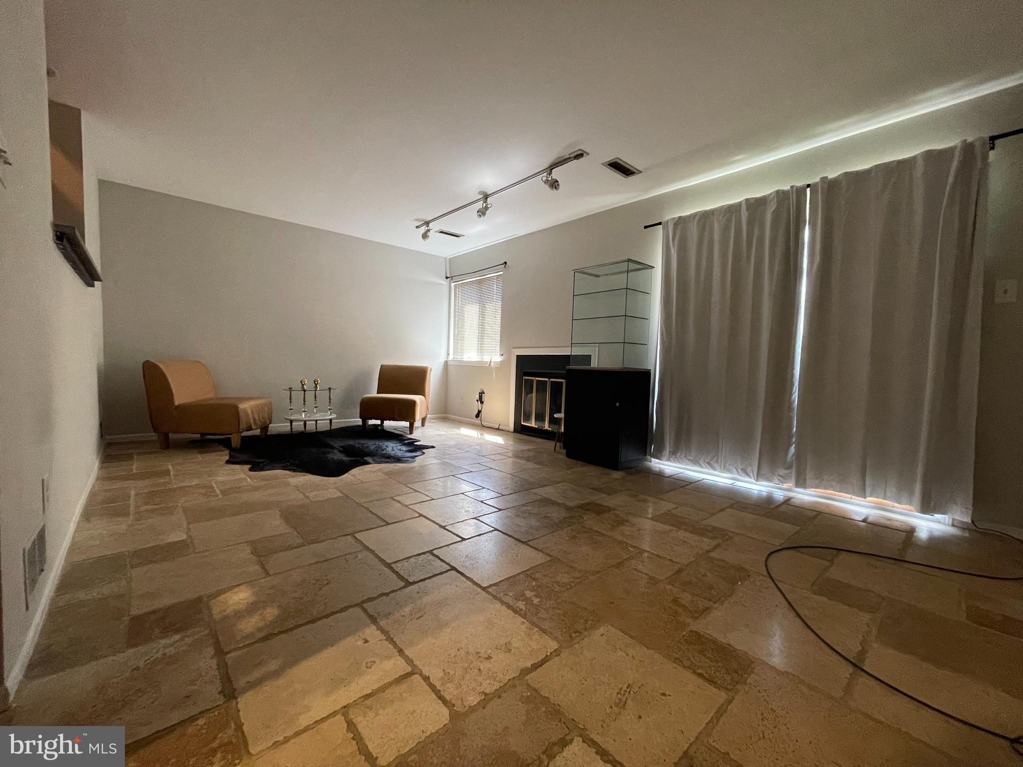 KING OF PRUSSIA - Residential Lease