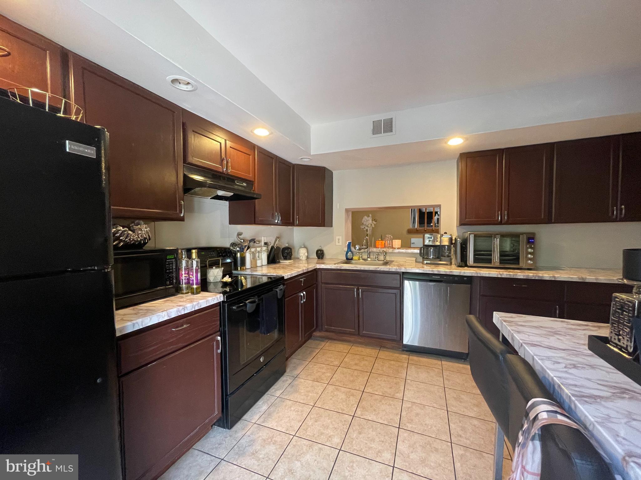 KING OF PRUSSIA - Residential Lease