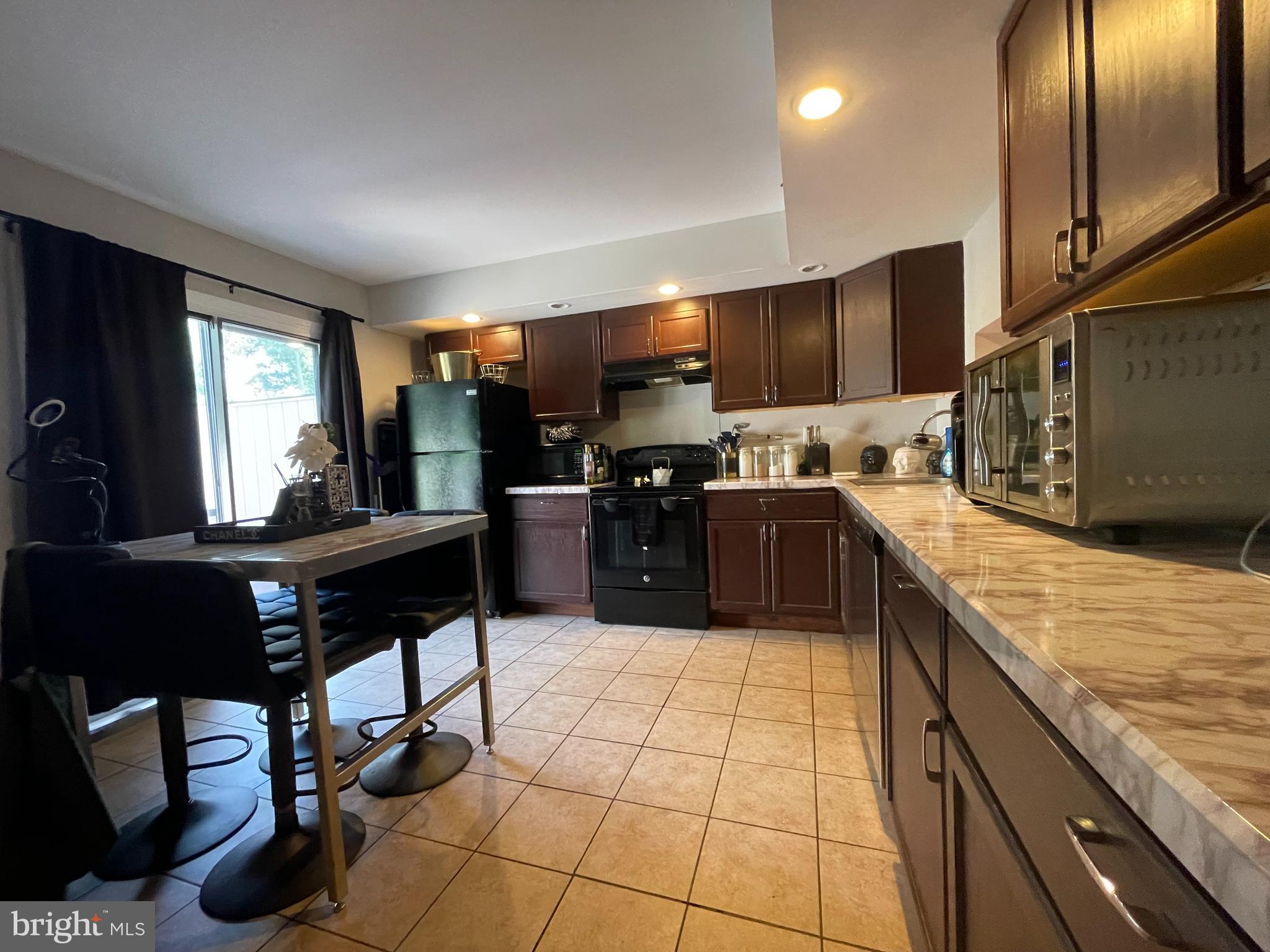 KING OF PRUSSIA - Residential Lease