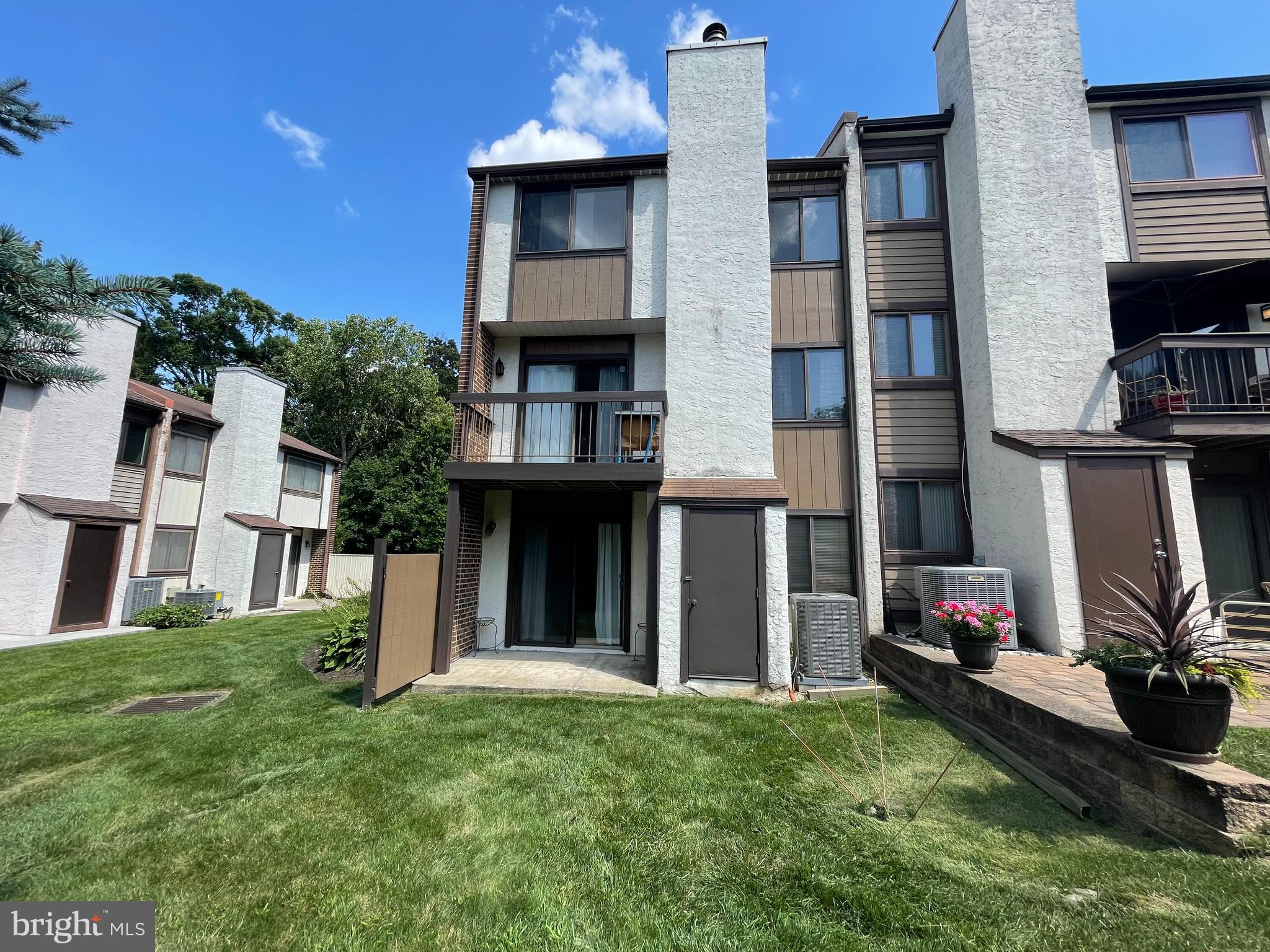 KING OF PRUSSIA - Residential Lease