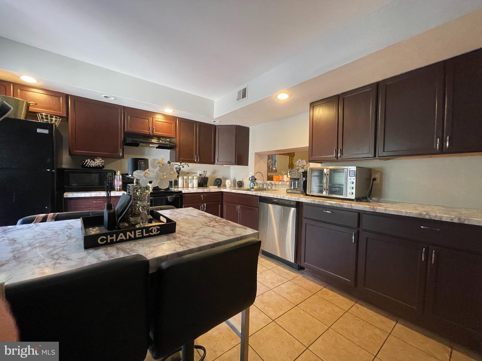 KING OF PRUSSIA - Residential Lease