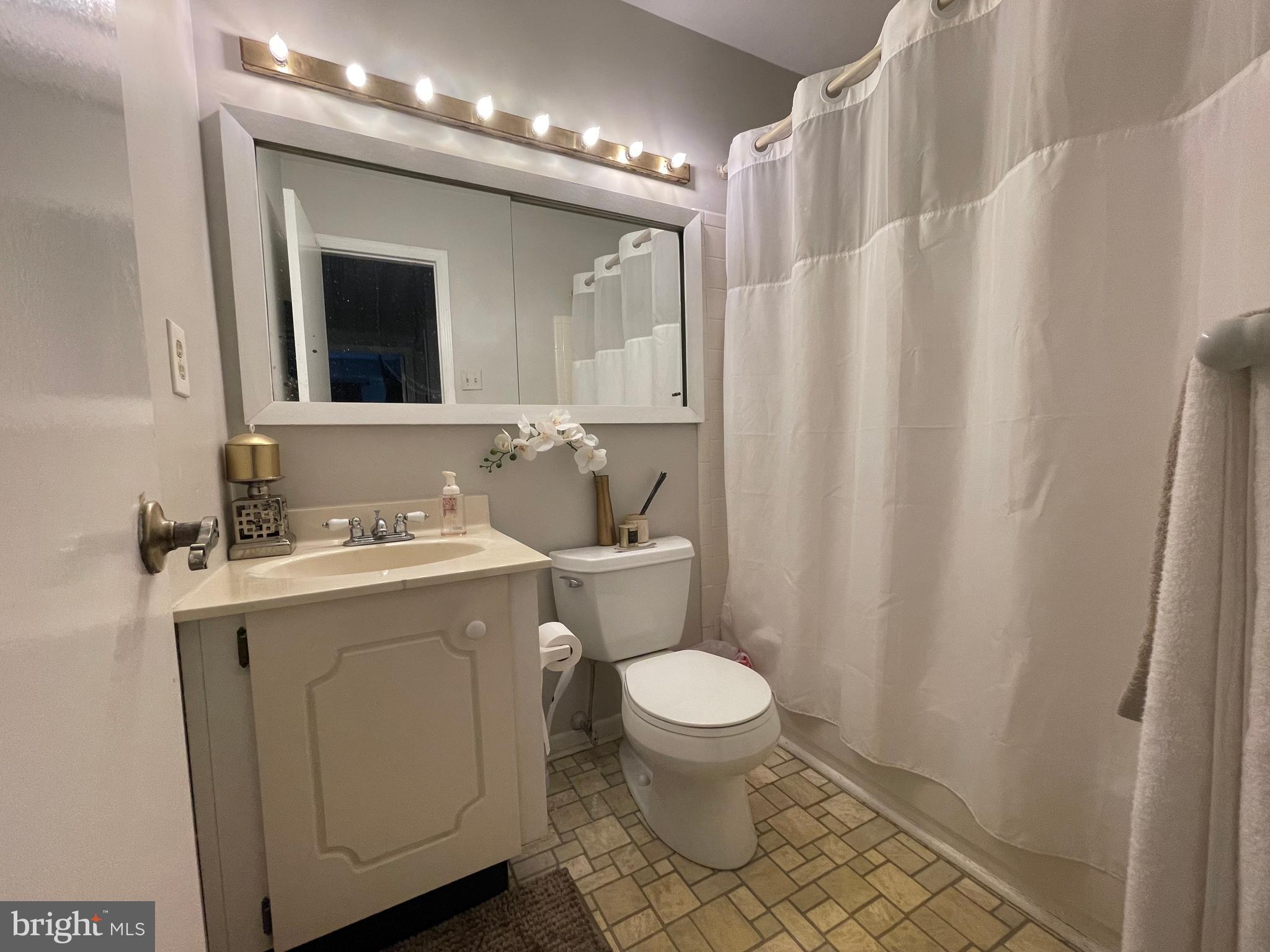 KING OF PRUSSIA - Residential Lease