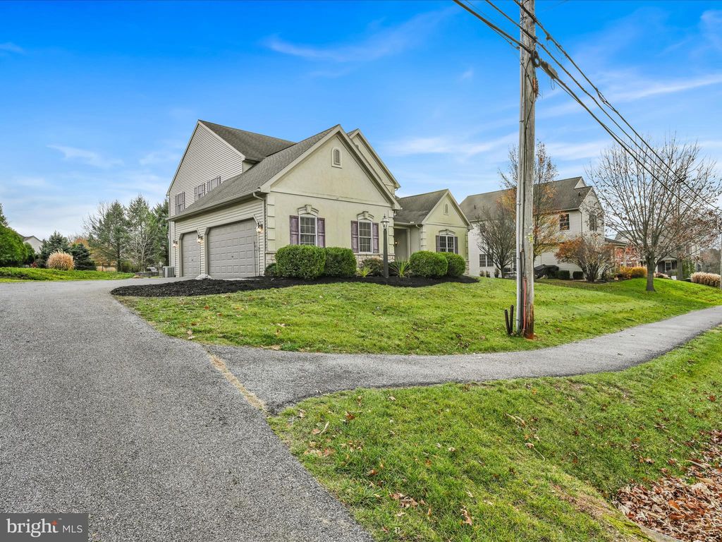 Photo of 610 W Orange Street, LITITZ, PA 17543 (MLS # PALA2061038)