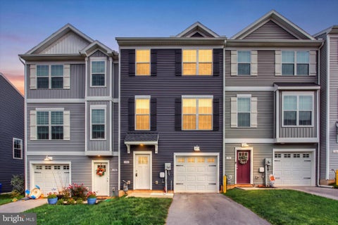 Townhouse For Sale - 194 Hudson Boulevard<br/> RED LION, PA 17356
