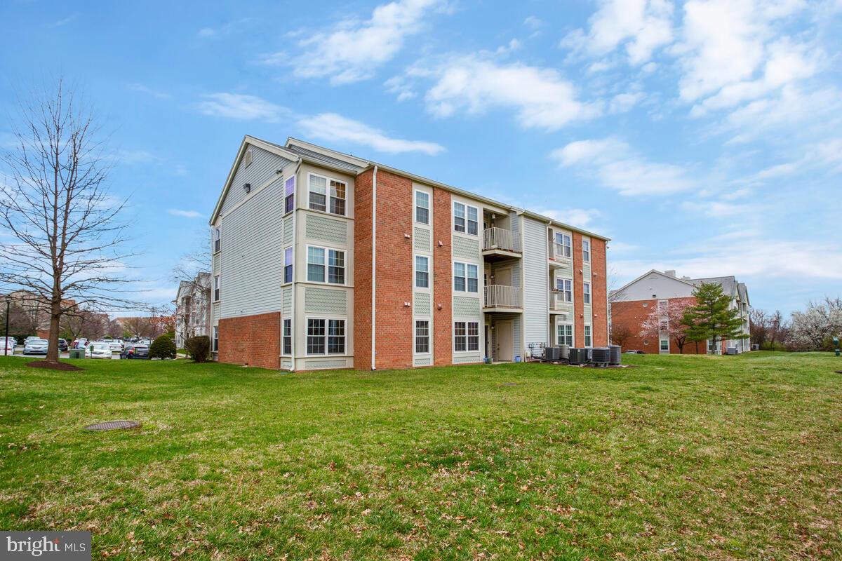 CROMWELL FOUNTAIN - Residential