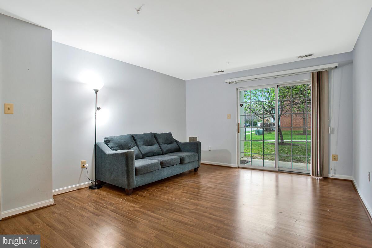 CROMWELL FOUNTAIN - Residential