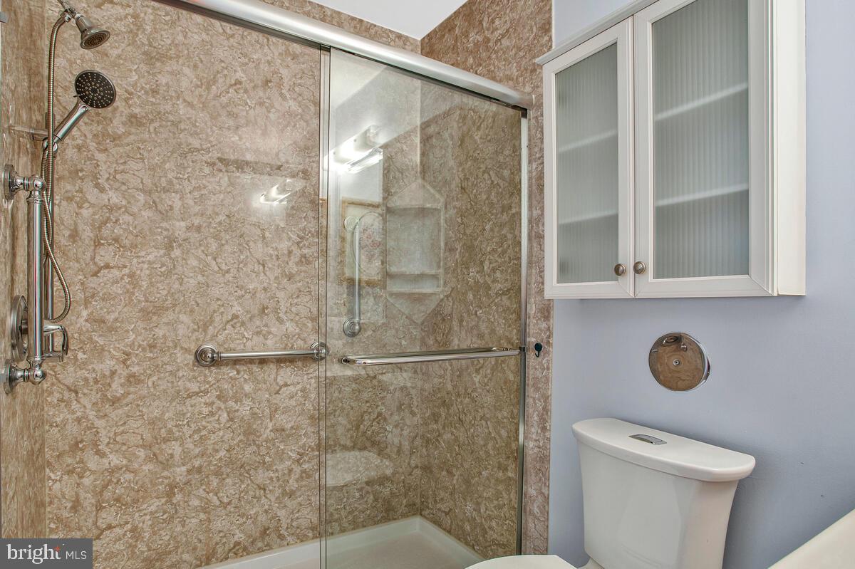 CROMWELL FOUNTAIN - Residential