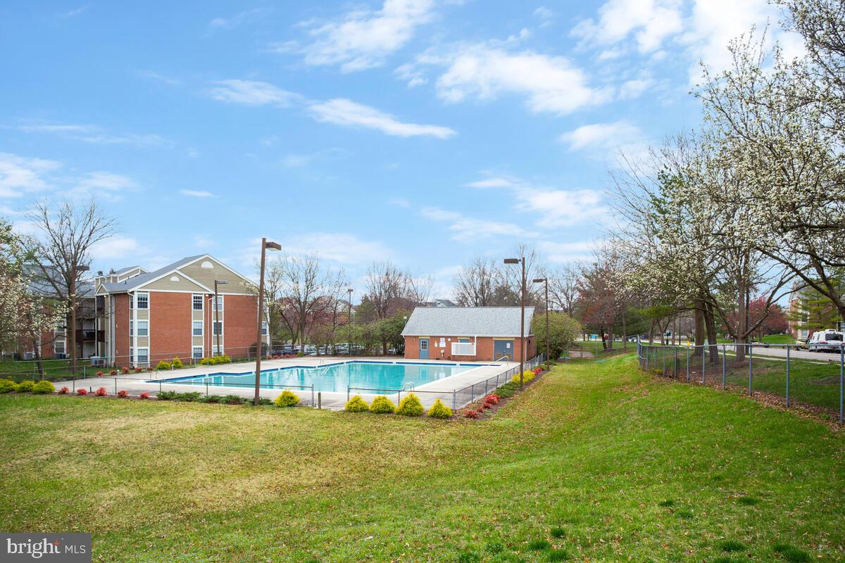CROMWELL FOUNTAIN - Residential