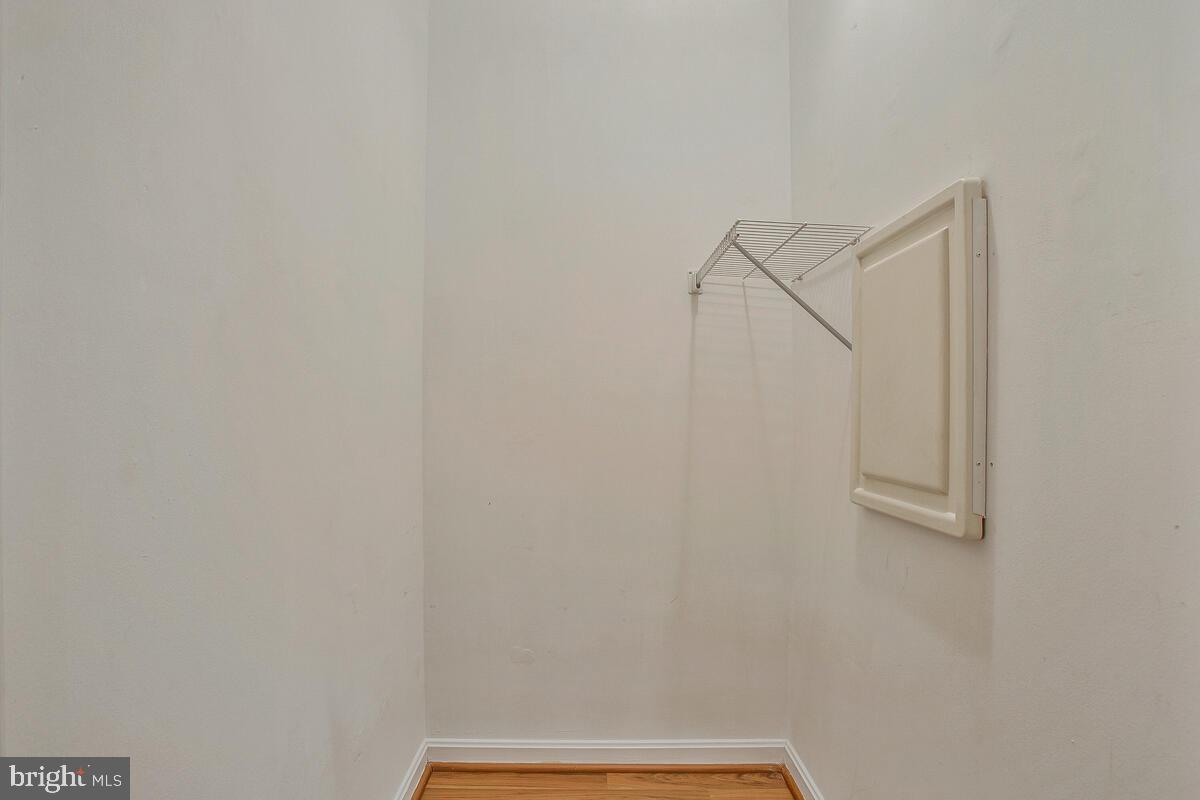 CROMWELL FOUNTAIN - Residential