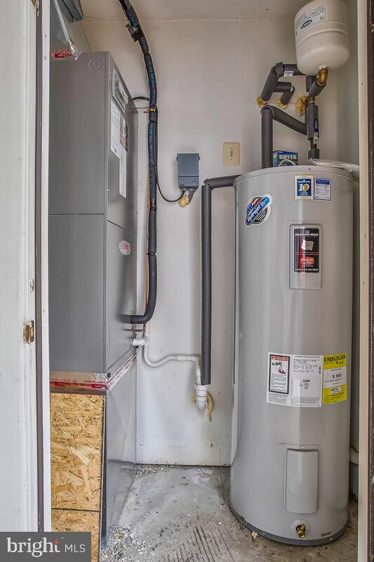 CROMWELL FOUNTAIN - Residential