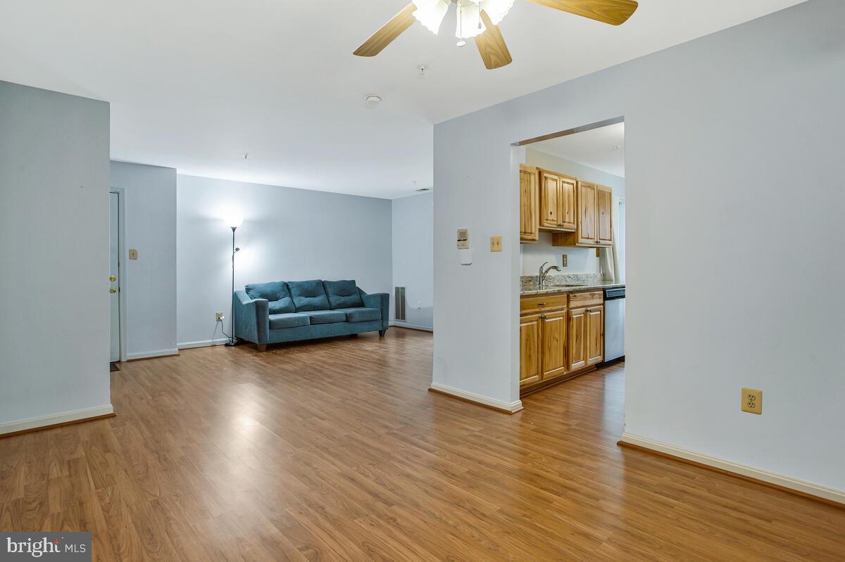 CROMWELL FOUNTAIN - Residential