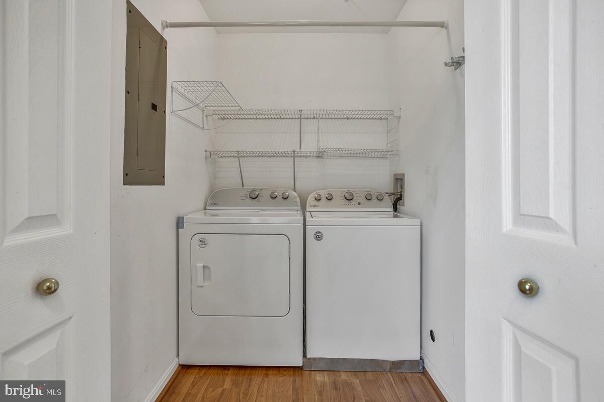 CROMWELL FOUNTAIN - Residential