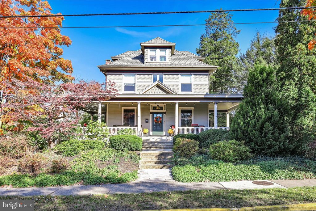 Photo of 401 S Broad Street, Lititz, PA 17543 (MLS # PALA2059798)