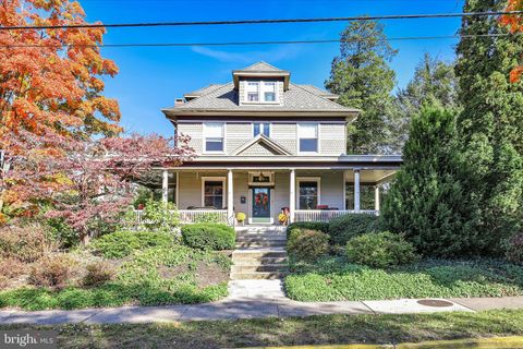 Photo of 401 S Broad Street, Lititz, PA 17543 (MLS # PALA2059798)